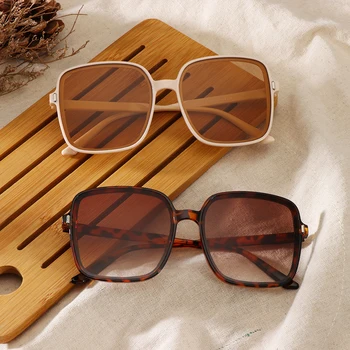 Overdimensjonerte Solbriller Kvinner Luksus Designer Vintage Square solbriller Klassisk Kjøring Briller for Dame UV400 Stor Ramme Nyanser